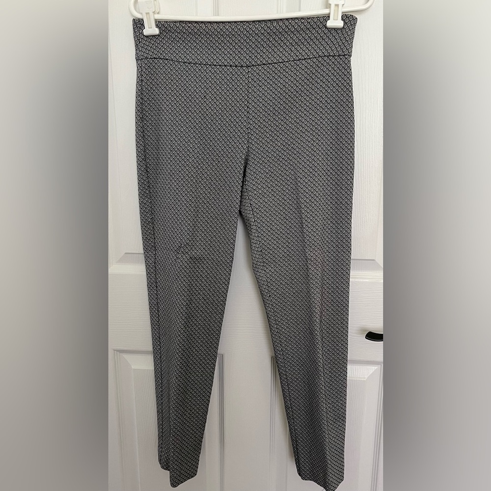 Attyre Black and White Patterned Ankle Pants